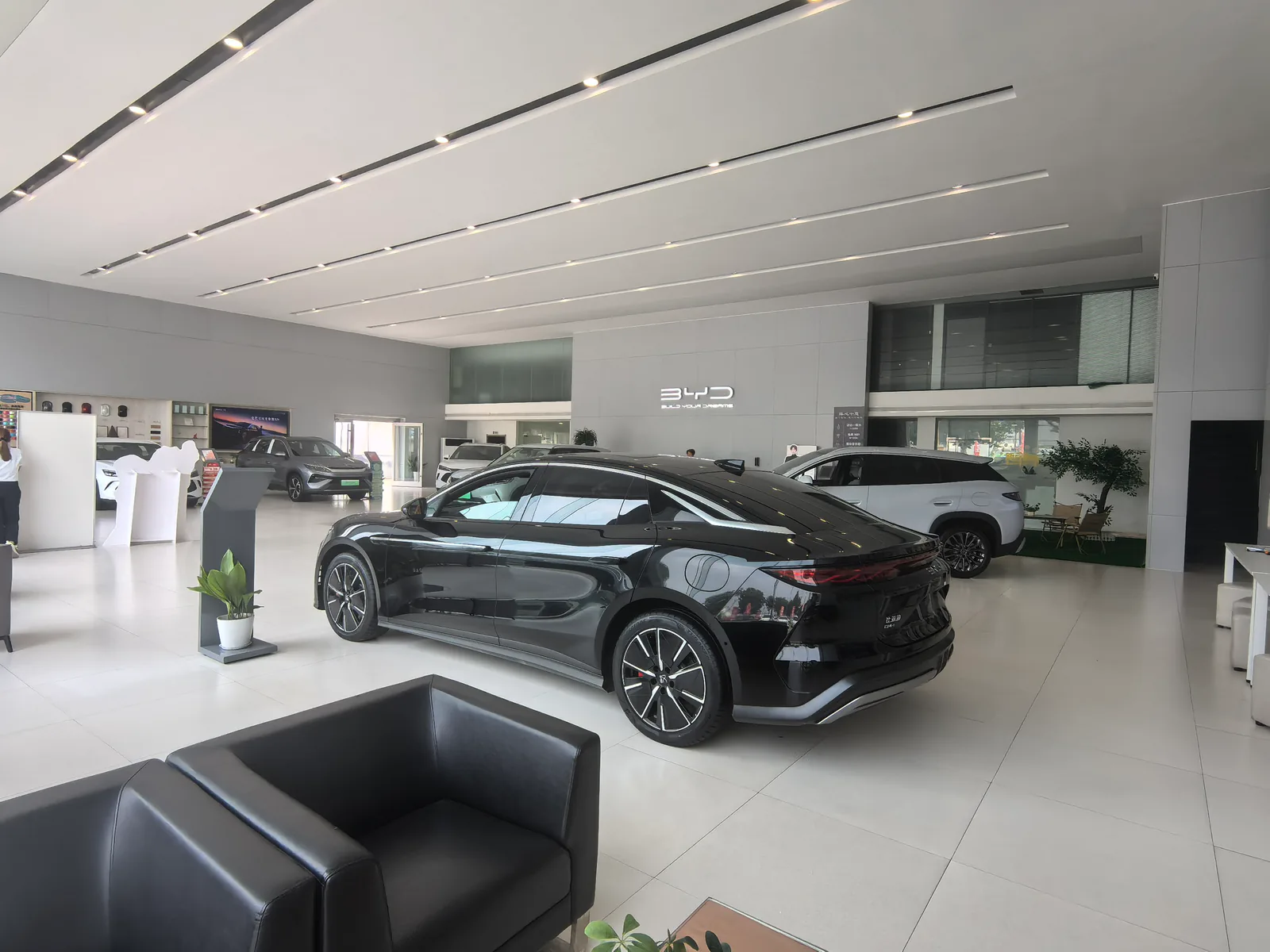 比亚迪汽车王朝网（昌迪邹平汽车城城市展厅）图片3